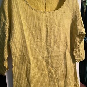 Lungo L’arno  Made in Italy  Small. Ladies Top in golden yellow.